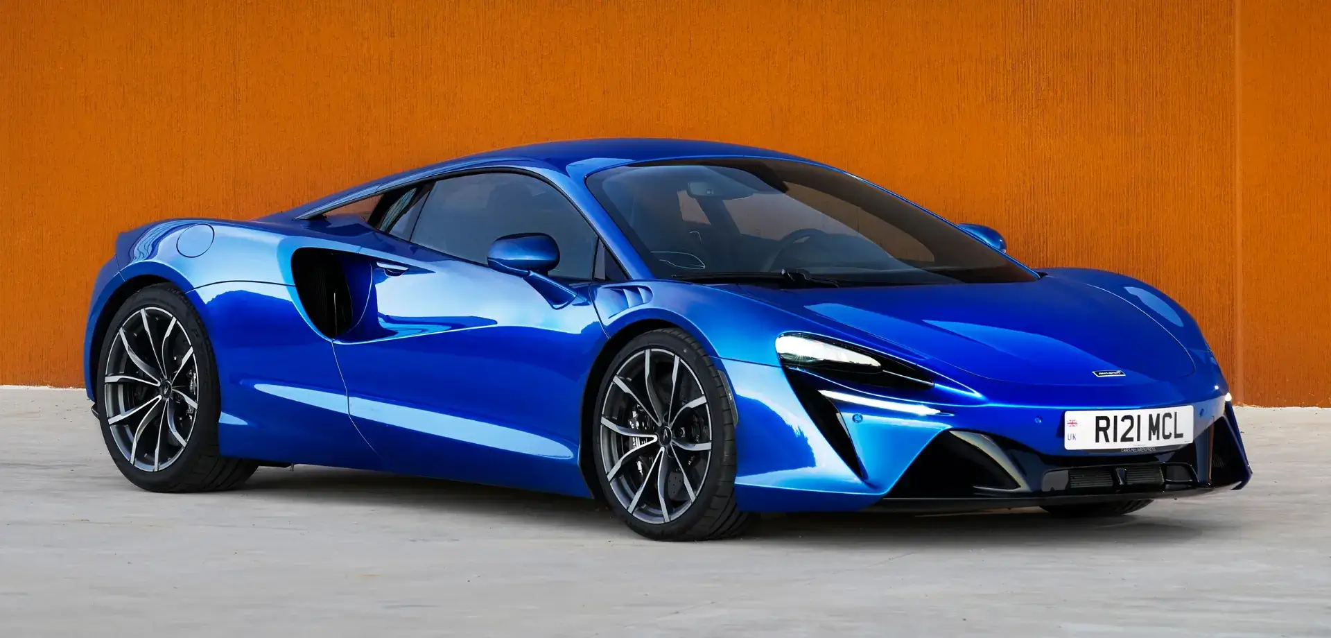 McLaren Artura Hybrid Supercar - Interior & Specifications