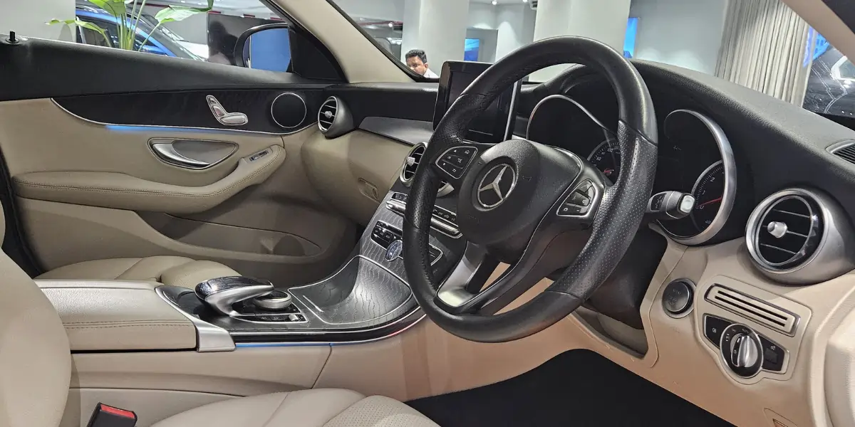 Mercedes-Benz C200 luxury car used