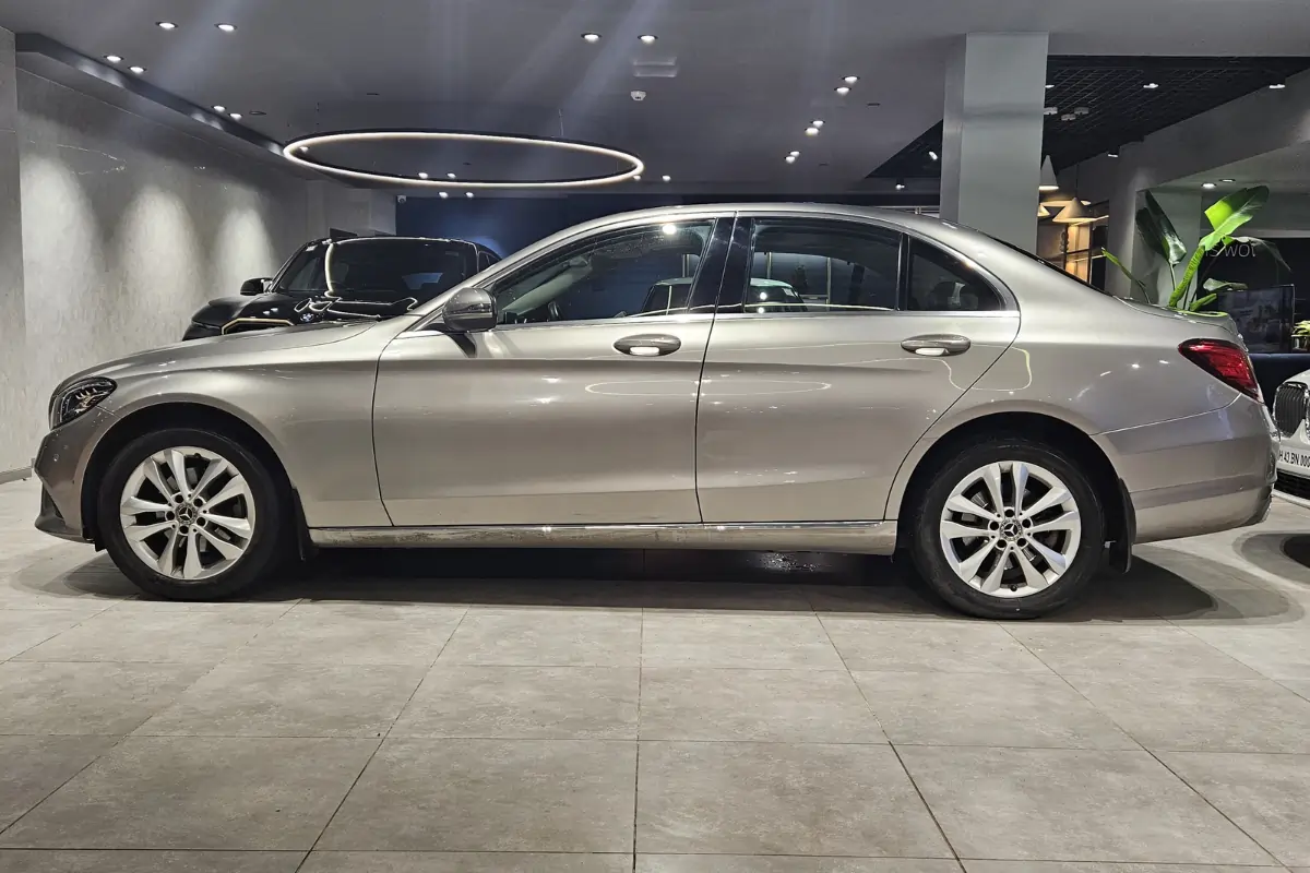 Pre-owned Mercedes-Benz C200